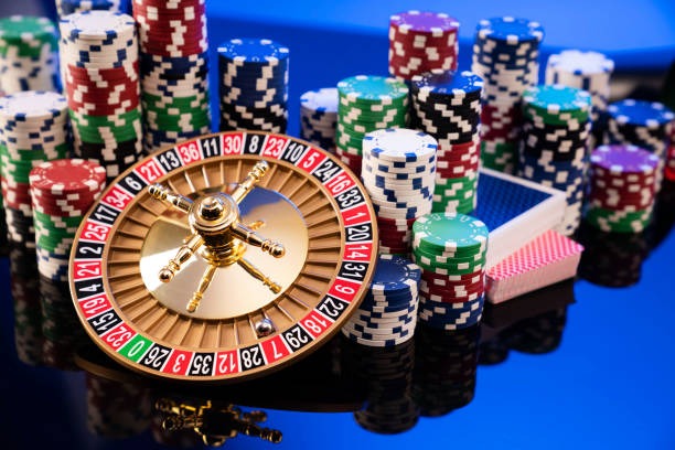 Live Caribbean Stud Poker dealer displaying five cards on milenium88 platform
