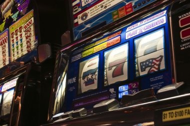 milenium88 live Caribbean Stud Poker table interface showing bet buttons and dealer's visible card on mobile app